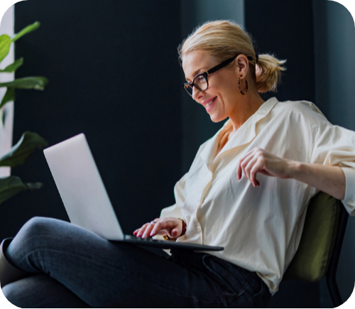 Women in profile with laptop